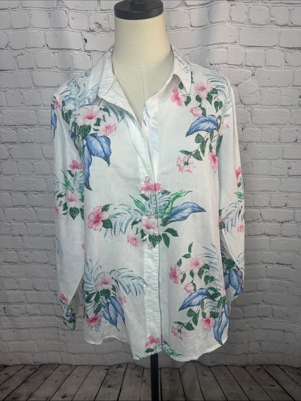 Tommy Bahama 100% linen Floral Print Button Down Shirt Size L Large